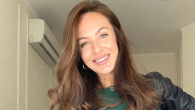 Остапчук засвітила декольте у мереживному бра та розповіла, з ким зустрічатиме Новий рік