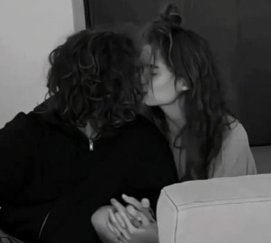 Кацуріна ніжно поцілувала Дантеса на камеру та знялася у його кліпі. ВІДЕО