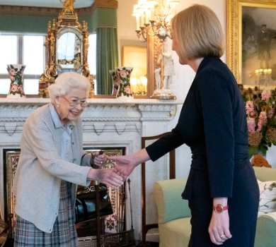 Підводить здоров'я? Фото 96-річної Єлизавети ІІ викликали занепокоєння в мережі