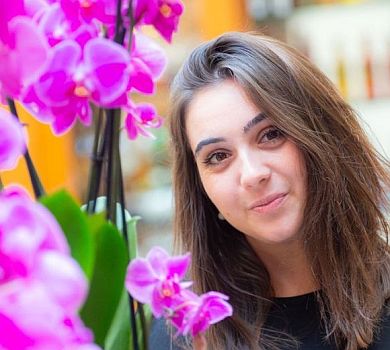 Речниця Зеленського у червоному відгуляла 33-річчя та 3 місяці на посаді