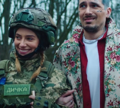 Подяка жінкам у ЗСУ vs сексуалізація: трек HANUMIKE і Петрожицької про піксельну спідничку неоднозначно сприйняли в мережі. ВІДЕО