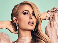 Періс Хілтон прилетіла до Львова і замилувалася вечірніми дахами