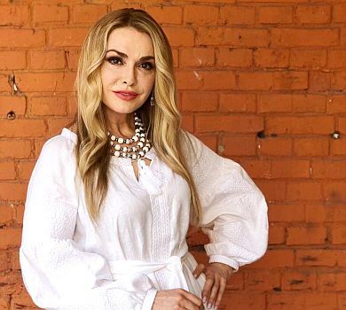 Дівчина в намисті: 52-річна Сумська замилувала ненафарбованим личком