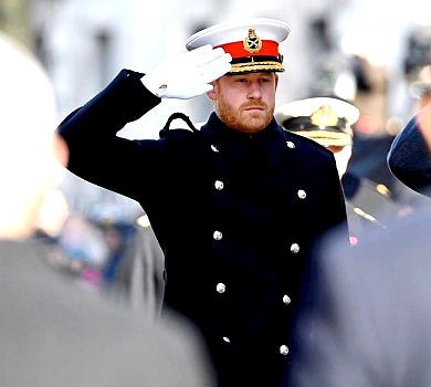 Принц Гаррі без Меган Маркл прилетів до Британії на похорон дідуся