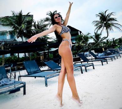 Дружина Влада Ями показалася в купальнику в мексиканському раю
