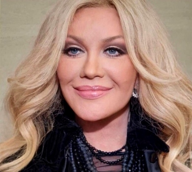 Росія, я люблю тєбя: Повалій виступила на тлі кокошників і заявила про брак духовного виховання в українців