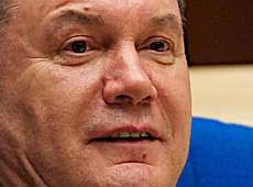 У Януковича у сортирі золотий лебідь. ФОТО