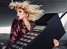 Королева ночі Полякова влаштувала на ринку танці в стилі 90-х. ВІДЕО