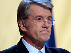 Моль, скотиняка: Як Ющенко килим пилососив. ВІДЕО