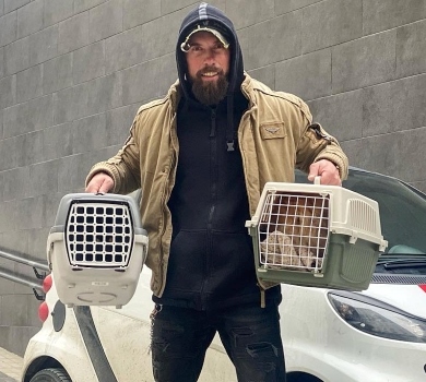 Бородата котомамуля Суровцев урятував ще кількох пухнастиків, залишених хазяями