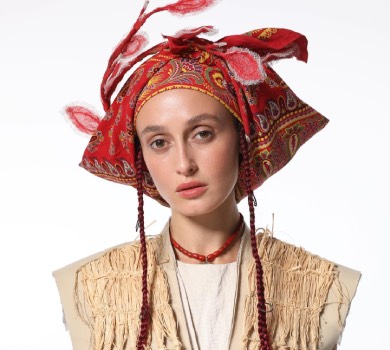 Аліна Паш показала, як плете маскувальні сітки для ЗСУ. ФОТО