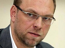 Власенко пообіцяв доньці відкликати усі позови до кінця тижня. ВІДЕО