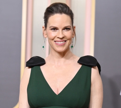 48-річна Свонк стала мамою та оголосила стать двійнят