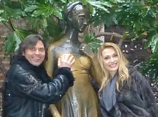 Чоловік Сумської цілував груди Джульєтти на очах у дружини