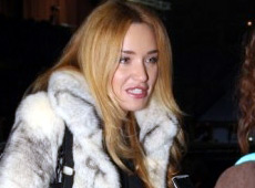 Син Пономарьова наробив іграшок і поїхав у Польщу