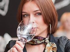 Жінка Табачника не побоялася холуїв і пішла в жіночий клуб