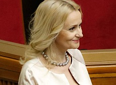 Самітниця Фаріон щовечора вкладає казку у вушко коханому 