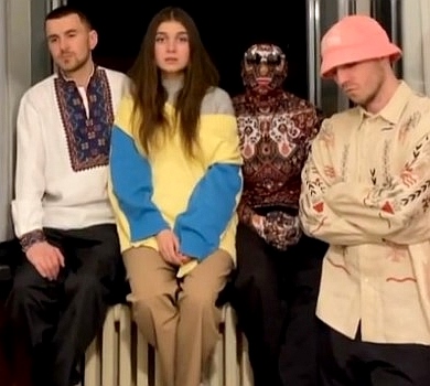 Дякуємо, Анджеліно: Jerry Heil і Kalush Orchestra експромтом заспівали про Джолі. ВІДЕО