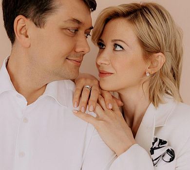 Разумков у мережі заявив про кохання до дружини-іменинниці