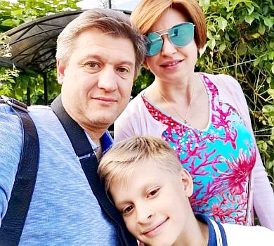 300 квадратів та дивани з Британії: Данилюк показав свій дім, де почувається гостем