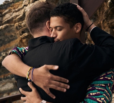 Обмінялися браслетами з Азовсталі: чоловік Зигаря показав щасливі фото з коханим та звернувся до українців