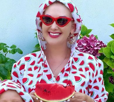 Бужинська потішила мережу кавуновим луком із двійнятами та дочкою в купальничку