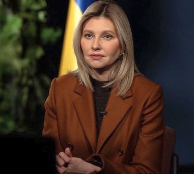 Шоколадний монохром та Україна на грудях: лук першої леді на форумі у Давосі