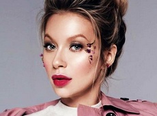 Логунова з 6-місячною донею знялися в однакових сукнях. ФОТО