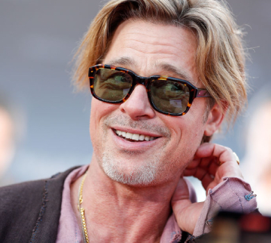 На заздрість хіпстерам: 59-річний Пітт вигуляв барвистий кежуал на зйомках. ФОТО