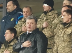 Порошенко і Кучма в оточенні бійців АТО вболівали за Динамо