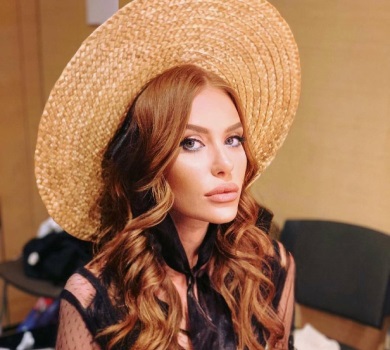 Камінська прикрасила палець портретом авторства 6-річної доньки