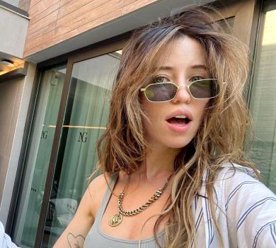 Дорофєєва в Туреччині засвітила прес та пружну дупцю в шортиках