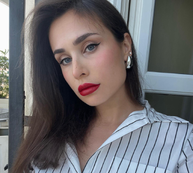 Донька мера Філатова у хижому корсеті та спортлуці показалася в найкращому місті на землі