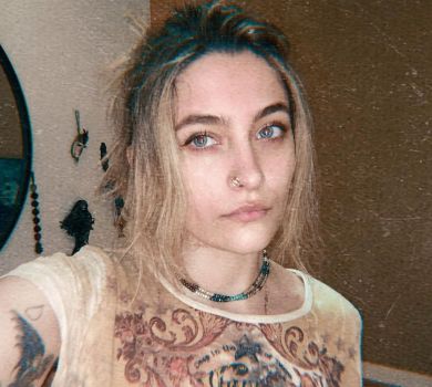 Донька Джексона голяка скупалася в чистоті та любові. ФОТО