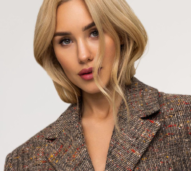 Даша Квіткова похизувалася стрункими ніжками в асиметричному міні. ВІДЕО