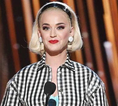 Клітинка на червоній доріжці: Кеті Перрі вигуляла сукню від українського бренду