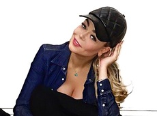 Гросу похвалилася фото зі скандальним актором Таксі та з мамою