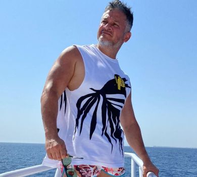 48-річний Хіменес-Браво в смугастих плавках посвітив м’язами у Єгипті