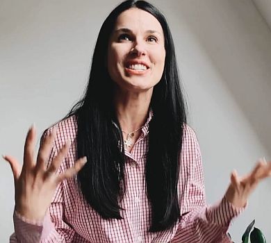 Єфросиніна з голими колінами розказала, як бореться зі стресом