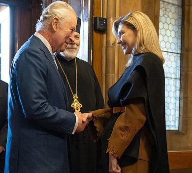 Зеленська в чорно-коричневому луці від українського бренду зустрілася з Чарльзом III