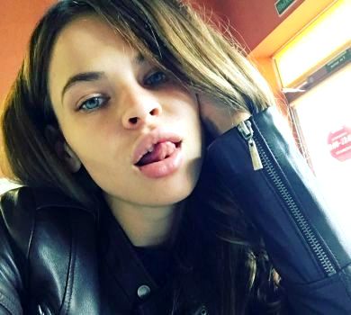 Ескорт-зірка Рибка згадала про роман із українським дядечком та зібралася тр*хнути Путіна