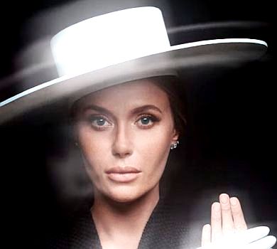 Розколовся світ: розлучена Слава НеАнгел тужливо заспівала про до і після   