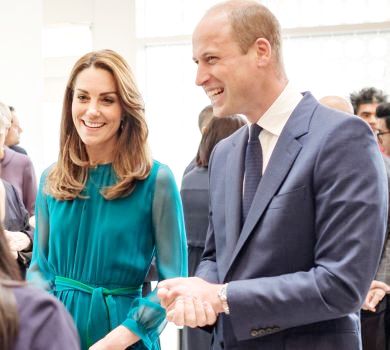 У кольорі морської хвилі: Міддлтон вигуляла оригінальну сукню з шовку