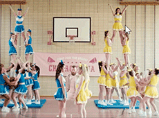 Рожевий Дорн у новому кліпі роздав по сосисці чірлідеркам. ВІДЕО