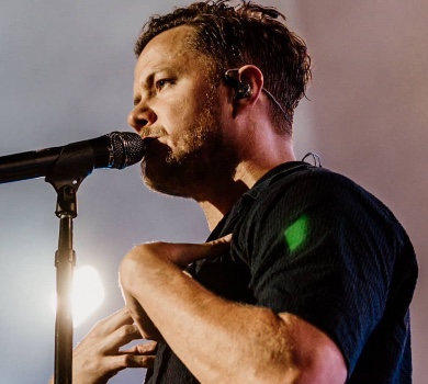 Це 2022-й рік, чому досі йде війна?: лідер Imagine Dragons на концерті у Польщі звернувся до українців. ВІДЕО