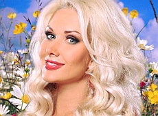 Бужинська похвалилася двійнятами у вишиванках. ФОТО