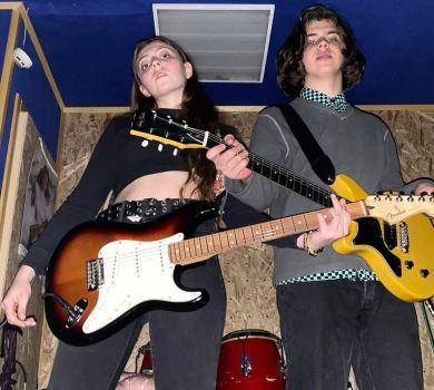 Пісня про дівчинку з цигаркою: донька Полякової продемонструвала свій вокал