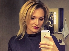 Донька Добкіна любить Мальдіви, квіти та себе у дзеркалі