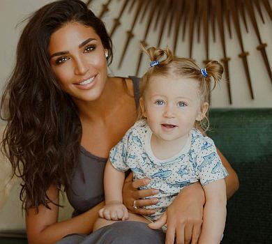 Дімопулос наробила фото з донечкою та розказала, як дивиться на світ її очима