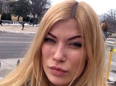 23-річна білявка зі списку Яценюка відмовилася від мандату заради материнства